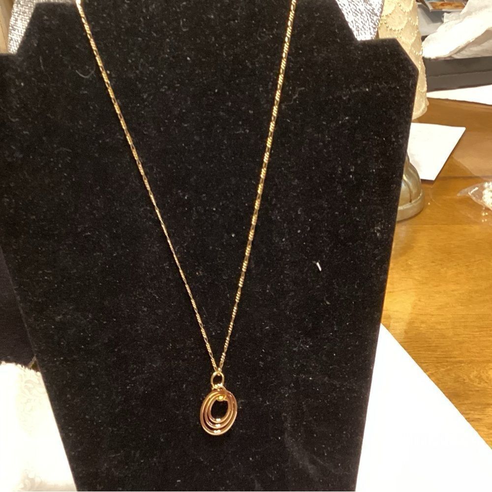 Goldtone  Embedded Ovals Pendant Necklace